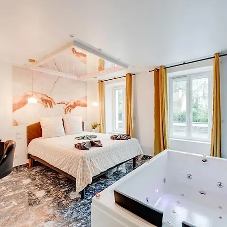 - La Creation D'adam Avec Jacuzzi Διαμέρισμα
