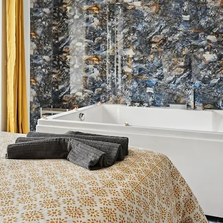 - La Creation D'adam Avec Jacuzzi Διαμέρισμα *